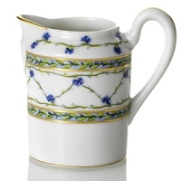 The delicate detail on this Allee Royale Dinnerware makes a classic yet eye-catching addition to your tabletop. The delicate detail on this Allee Royale Dinnerware makes a classic yet eye-catching addition to your tabletop.