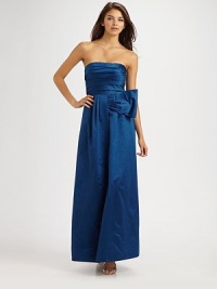 THE LOOKStrapless straight necklinePleated bodice with boningSide bow with center pleatsOff-center slit at frontBack zipper with hook-and-eyeTHE FITAbout 42 from natural waistTHE MATERIAL61% cotton/39% polyesterFully linedCARE & ORIGINDry cleanImported THE LOOKStrapless straight necklinePleated bodice with boningSide bow with center pleatsOff-center slit at frontBack zipper with hook-and-eyeTHE FITAbout 42 from natural waistTHE MATERIAL61% cotton/39% polyesterFully linedCARE & ORIGINDry cleanImported