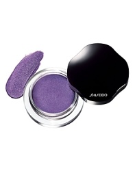 A lightweight cream eye shadow with a radiant, lustrous finish that maintains a just-applied fresh look for 16 hours without smudging or creasing. Applies easily with your fingertip for a smooth, even finish. Hydrates skin with Super Hydro-Wrap Vitalizing DE. A lightweight cream eye shadow with a radiant, lustrous finish that maintains a just-applied fresh look for 16 hours without smudging or creasing. Applies easily with your fingertip for a smooth, even finish. Hydrates skin with Super Hydro-Wrap Vitalizing DE.