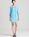 Revel in the elegant-ease of this sky-hued DIANE von FURSTENBERG dress, structured in a relaxed shift tunic silhouette.
