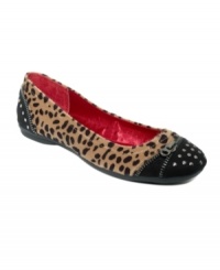 In true break-out fashion, Style&co.'s Peekaboo flats give the illusion of layers with zippers at the cap and heel. Fabric and metal hardware decorate the vamp for a look that's truly one-of-a-kind. In true break-out fashion, Style&co.'s Peekaboo flats give the illusion of layers with zippers at the cap and heel. Fabric and metal hardware decorate the vamp for a look that's truly one-of-a-kind.