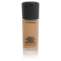 MAC Mineralize Satinfinish SPF 15 Foundation NC45 MAC Mineralize Satinfinish SPF 15 Foundation NC45