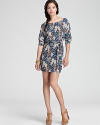 A zig-zag print lends vibrant style to this versatile Aqua tunic. Pair with heels for the office or dress down with flats for weekend brunching. A zig-zag print lends vibrant style to this versatile Aqua tunic. Pair with heels for the office or dress down with flats for weekend brunching.