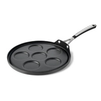 A nonstick surface and fantastic heat distribution earn this Simply Calphalon Nonstick silver-dollar pancake pan a spot in your kitchen. A nonstick surface and fantastic heat distribution earn this Simply Calphalon Nonstick silver-dollar pancake pan a spot in your kitchen.