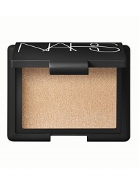This truly versatile highlighting product may be worn on its own or layered over other color products for added highlight and dimension. The soft shimmering color will add instant radiance to any complexion, and may be used on the face and body. Made in Canada. This truly versatile highlighting product may be worn on its own or layered over other color products for added highlight and dimension. The soft shimmering color will add instant radiance to any complexion, and may be used on the face and body. Made in Canada.