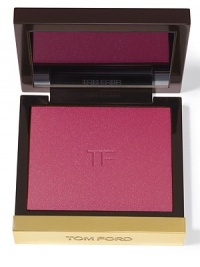 Symmetrical, sculpted cheekbones are vital to creating the Tom Ford look. This sumptuous powder blush delivers layers of possibility, from a sexy glow to a more dramatic, color-rich look. Formulated with spherical pearls and rich emollients, it glides onto skin with the comfort of a cream, achieving outstanding luminosity and a velvety transparency.