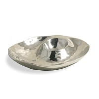 Entertain poshly with elegant servingware from Attie. Entertain poshly with elegant servingware from Attie.