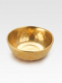 A timeless yet functional work of art, handcrafted with artisanal quality in fine porcelain with a 24k gold glaze. 9-ounce capacity 2¾H X 6 diam. Dishwasher safe Made in USA A timeless yet functional work of art, handcrafted with artisanal quality in fine porcelain with a 24k gold glaze. 9-ounce capacity 2¾H X 6 diam. Dishwasher safe Made in USA