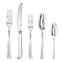 Unique design embraces the dinner plate. Made in Italy. Unique design embraces the dinner plate. Made in Italy.