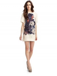 THE LOOKCrinkled abstract floral designShort sleevesFront angled dartsTHE FITAbout 32 from shoulder to hemTHE MATERIAL90% polyester/10% metalCARE & ORIGINDry cleanImportedModel shown is 5'11 (180cm) wearing US size 4. THE LOOKCrinkled abstract floral designShort sleevesFront angled dartsTHE FITAbout 32 from shoulder to hemTHE MATERIAL90% polyester/10% metalCARE & ORIGINDry cleanImportedModel shown is 5'11 (180cm) wearing US size 4.