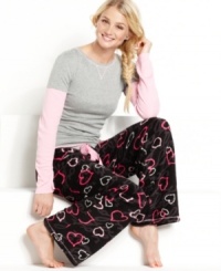 Whether you're snuggling up indoors or hitting the great outdoors, Jenni has you covered with this long-sleeved thermal top featuring contrast sleeves and stitching. Whether you're snuggling up indoors or hitting the great outdoors, Jenni has you covered with this long-sleeved thermal top featuring contrast sleeves and stitching.