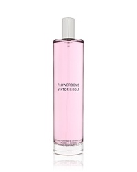 Flowerbomb reinvents itself in La Vie en Rose. The sparkling Limited Edition is now available as a perfumed body mist. This fresher, lighter version of the iconic Flowerbomb fragrance also has a moisturizing effect for a burst of endless happiness and the power to see life in pink.