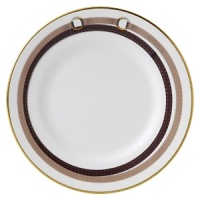 Wedgwood pays tribute to the traditional English equestrian lifestyle with this fine plate inspired by the work of 18th-century horse painter George Stubbs. Burnished gold silhouettes, classic stirrup stripes and rich shades of tan and brown evoke the stylish essence of horse riding. Wedgwood pays tribute to the traditional English equestrian lifestyle with this fine plate inspired by the work of 18th-century horse painter George Stubbs. Burnished gold silhouettes, classic stirrup stripes and rich shades of tan and brown evoke the stylish essence of horse riding.
