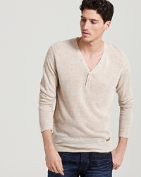 A lightweight henley with subtle patterning on the hem and cuff, plus additional ribbing at the back of the neck, balances vintage inspiration with true modern appeal. A lightweight henley with subtle patterning on the hem and cuff, plus additional ribbing at the back of the neck, balances vintage inspiration with true modern appeal.