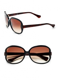THE LOOKRounded style Etched logo on lens Logo accented temples UVA and UVB protectionSignature case includedTHE COLORBlack with gradient brown lensesORIGINMade in Italy THE LOOKRounded style Etched logo on lens Logo accented temples UVA and UVB protectionSignature case includedTHE COLORBlack with gradient brown lensesORIGINMade in Italy