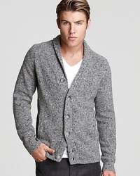 A handsome and versatile sweater enhances your look with classic charm and masculine appeal. A handsome and versatile sweater enhances your look with classic charm and masculine appeal.