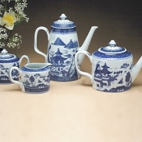 The most fashionable tables in the early American Republic were set with blue and white Canton ware, so called for the great Chinese trading port from which it came. Chinese blue and white porcelain was in demand well into the 19th century and has been part of the heritage of many American families. Blue Canton from Mottahedeh faithfully recaptures this centuries-old tradition and style. The most fashionable tables in the early American Republic were set with blue and white Canton ware, so called for the great Chinese trading port from which it came. Chinese blue and white porcelain was in demand well into the 19th century and has been part of the heritage of many American families. Blue Canton from Mottahedeh faithfully recaptures this centuries-old tradition and style.