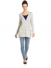 THE LOOKTailored from light and seasonless linenDeep ribbed v-neckLong sleeves with ribbed cuffsButton frontRaised seam detailsDual front patch pocketsRibbed back hemTHE FITAbout 31 from shoulder to hemTHE MATERIALLinenCARE & ORIGINHand wash or dry cleanImported of Italian yarnsModel shown is 5'9½ (176cm) wearing US size Small. THE LOOKTailored from light and seasonless linenDeep ribbed v-neckLong sleeves with ribbed cuffsButton frontRaised seam detailsDual front patch pocketsRibbed back hemTHE FITAbout 31 from shoulder to hemTHE MATERIALLinenCARE & ORIGINHand wash or dry cleanImported of Italian yarnsModel shown is 5'9½ (176cm) wearing US size Small.
