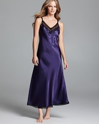 Black tie meets bedtime with this stunning, lace-trimmed nightgown from Oscar de la Renta Pink Label. Black tie meets bedtime with this stunning, lace-trimmed nightgown from Oscar de la Renta Pink Label.