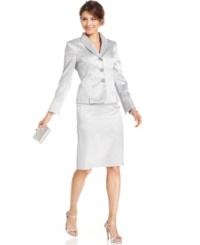Make the day (or night) even more special with Le Suit's petite silver ensemble. A subtle pattern and soft shine add an elegant touch. Make the day (or night) even more special with Le Suit's petite silver ensemble. A subtle pattern and soft shine add an elegant touch.