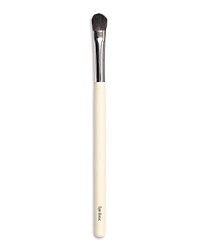 A firm, flat and tapered medium size brush for fast, easy eye shade application. Made of luxuriously soft black squirrel hair. A firm, flat and tapered medium size brush for fast, easy eye shade application. Made of luxuriously soft black squirrel hair.