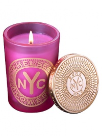 From a uniquely New York collection of scents, this feminine, floral-scented candle celebrates the Chelsea district.  · Blend of peonies, tulips, hyacinth, magnolia, rose  · Made of the finest wax and wicks  · In sturdy, tinted glass container  · Gilt metal cap keeps scent from fading 