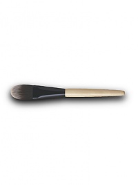 Achieve flawless foundation application with this brush. Creates a polished look with full coverage. Can be used with all our foundation formulas. 