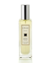 Reminiscent of the scent of limes carried on a Caribbean sea breeze, Lime Basil & Mandarin has become a modern classic for men and women. Fresh limes and zesty mandarins are undercut by peppery basil and aromatic white thyme in this alluring signature blend. Reminiscent of the scent of limes carried on a Caribbean sea breeze, Lime Basil & Mandarin has become a modern classic for men and women. Fresh limes and zesty mandarins are undercut by peppery basil and aromatic white thyme in this alluring signature blend.