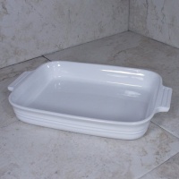 Le Creuset Classic Stoneware Rectangular Baking Dish, 3 quart: White Le Creuset Classic Stoneware Rectangular Baking Dish, 3 quart: White