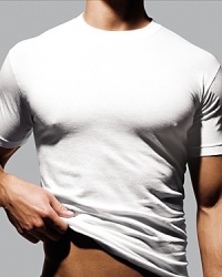 Classic fit, crew neck T-shirt with short sleeves. Classic fit, crew neck T-shirt with short sleeves.