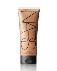 Golden glow from head to toe. Laguna Body Illuminator gives a beautiful bronzed radiance and delicately scents skin with exotic Monoï de Tahiti Oil. After the success of our award-winning, light-reflecting Illuminators for the face, comes an Illuminator designed for body application that won't transfer onto clothing. Perfect for legs, neck and décolleté, the Body Illuminator is a summertime-only product. Limited Edition. Golden glow from head to toe. Laguna Body Illuminator gives a beautiful bronzed radiance and delicately scents skin with exotic Monoï de Tahiti Oil. After the success of our award-winning, light-reflecting Illuminators for the face, comes an Illuminator designed for body application that won't transfer onto clothing. Perfect for legs, neck and décolleté, the Body Illuminator is a summertime-only product. Limited Edition.