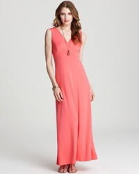 A fluid maxi silhouette in a universally flattering shade of coral makes this Three Dots column dress a breezy warm-weather essential.