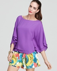 Elegance has never been so effortless with the Alice + Olivia Hampton top featuring flowing dolman style sleeves and a relaxed silhouette. Elegance has never been so effortless with the Alice + Olivia Hampton top featuring flowing dolman style sleeves and a relaxed silhouette.