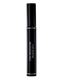 When you're looking to stand out, take advice from the pros of the catwalk! Diorshow Black Out takes the show on the road with a look guaranteed to intensify the drama. Expand your Diorshow mascara wardrobe with this new version for an even more intense, dramatic look. With its exclusive Ultra-Kohl Pigments, Diorshow Black Out creates 15X the depth of Classic Black for the sultriest, extra intense lashes.