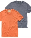 Instant casual cool. This tee from Guess is a solid choice for the weekend.