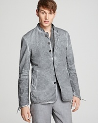 Wonderfully weathered by the masters of rock'n'roll at John Varvatos, this distressed blazer is subtly styled to fit with your casual-cool look. Wonderfully weathered by the masters of rock'n'roll at John Varvatos, this distressed blazer is subtly styled to fit with your casual-cool look.