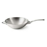 This stainless steel Calphalon wok with a conveniently flat bottom features an interior and exterior aluminum core for superior control and evenly radiated heat. This stainless steel Calphalon wok with a conveniently flat bottom features an interior and exterior aluminum core for superior control and evenly radiated heat.