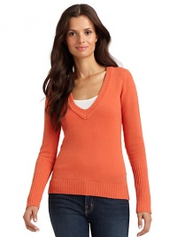 THE LOOKDeep v-neckLong sleevesRibbed neckline, cuffs and hemPullover styleTHE FITAbout 24 from shoulder to hemTHE MATERIALCashmereCARE & ORIGINDry cleanImportedModel shown is 5'11 (180cm) wearing US size Small. THE LOOKDeep v-neckLong sleevesRibbed neckline, cuffs and hemPullover styleTHE FITAbout 24 from shoulder to hemTHE MATERIALCashmereCARE & ORIGINDry cleanImportedModel shown is 5'11 (180cm) wearing US size Small.