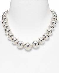 A single strand of metallic beads, graduated from small to large for a sleek, sophisticated silhouette.