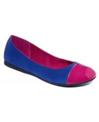Capped in cuteness. American Rag's Petra flats are smooth with a contrasting cap toe that's a little larger than most. Capped in cuteness. American Rag's Petra flats are smooth with a contrasting cap toe that's a little larger than most.