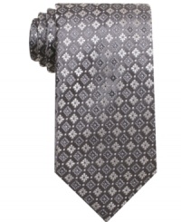 Add some dimension to your look with this distinguished patterned tie from Tasso Elba. Add some dimension to your look with this distinguished patterned tie from Tasso Elba.