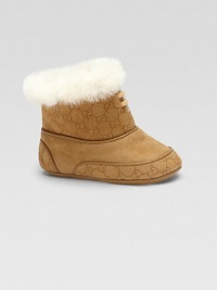 Lace-up design in GG printed shearling with shearling lining and cozy rubber sole.Lace-upShearling upperShearling linedRubber solePadded insoleMade in Italy Lace-up design in GG printed shearling with shearling lining and cozy rubber sole.Lace-upShearling upperShearling linedRubber solePadded insoleMade in Italy