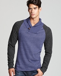 ALTERNATIVE spins a sporty raglan sleeve design with a shawl collar for a modern look that's effortless, handsome and eminently wearable. ALTERNATIVE spins a sporty raglan sleeve design with a shawl collar for a modern look that's effortless, handsome and eminently wearable.