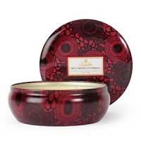 Voluspa's exquisite Goji & Tarocco collection blends ripe goji berries with tart tarocco orange and sweet mango for an exceptional fragrance that scents your home with lush, alluring elegance. Voluspa's exquisite Goji & Tarocco collection blends ripe goji berries with tart tarocco orange and sweet mango for an exceptional fragrance that scents your home with lush, alluring elegance.