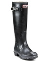 Glossy rubber rain boots with a legendary Hunter fit and comfort.