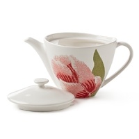 This colorful botanical, a perfect accompaniment to solids, reflects DVF style inspired by nature. Its large-scale flowers with exaggerated petals bring garden whimsy to the table. This colorful botanical, a perfect accompaniment to solids, reflects DVF style inspired by nature. Its large-scale flowers with exaggerated petals bring garden whimsy to the table.