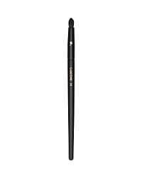 The ideal partner to Lancôme eye shadows. Designed with fine and densely packed fibers, this brush softens shadow and liner application around the lash line. Shadow and liner are different at the base of the lash line, creating a soft, smoky effect. A highlight effect is achieved by applying shimmer to inner corner or under the brow with the tip of the brush.