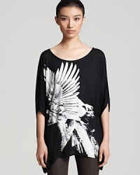 Your personal style is flying high and it's clear when you work this Helmut Lang bird-print tee. Team it with color jeans or a coated iteration and head directly downtown. Your personal style is flying high and it's clear when you work this Helmut Lang bird-print tee. Team it with color jeans or a coated iteration and head directly downtown.
