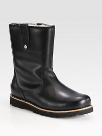 Superior warmth and comfort are guaranteed in this smooth leather design with sheepskin lining.Sheepskin liningPadded insoleRubber soleFur origin: China Superior warmth and comfort are guaranteed in this smooth leather design with sheepskin lining.Sheepskin liningPadded insoleRubber soleFur origin: China