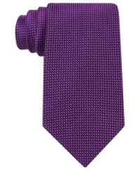 Set yourself up to coast through the day with this standout silk tie from Nautica.